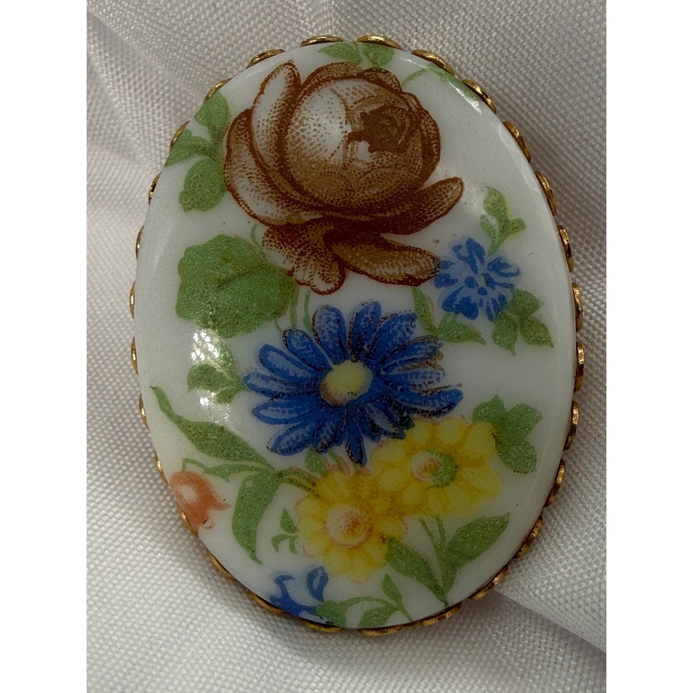 Vintage Floral Porcelain Oval Brooch Gold Tone Scalloped Edge Hand Painted Rose